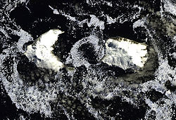 NASA-Bild der Südlichen Thuleinseln Cook (rechts) und Thule (links)
