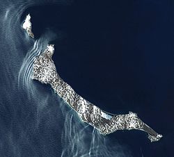 Satellitenbild der St.-Matthew-Insel, mit Hall Island im Nordwesten