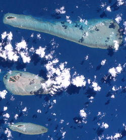 Landsat-Bild der GruppeVon Nord nach Süd: Bet Island, Sue Island und Poll Island.
