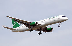 Eine Boeing 757-200 der Turkmenistan Airlines