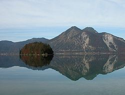 Die Insel Sassau im Walchensee