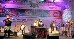 Warsaw Village Band  bzw. Kapela ze Wsi Warszawa bei einem Konzert auf dem Bremer Marktplatz am 2. Oktober 2010(Bei einem Bürgerfest vor dem Tag der Deutschen Einheit 2010)