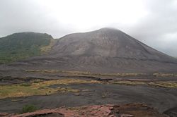 Mt. Yasur mit Ascheebene