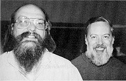Ken Thompson (links) und Dennis Ritchie (rechts)