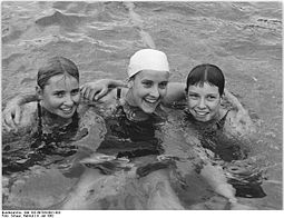 Bundesarchiv Bild 183-A0704-0091-003, Karin Beyer.jpg
