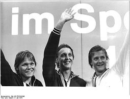 Bundesarchiv Bild 183-T0705-0046, Barbara Krause, Heike Witt, Caren Metschuck.jpg