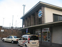 Bahnhof mit Bahnhofsvorplatz