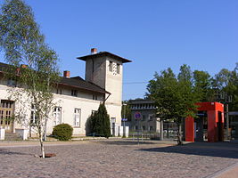 Empfangsgebäude an der Strecke Bad Kleinen–Rostock mit Stellwerk