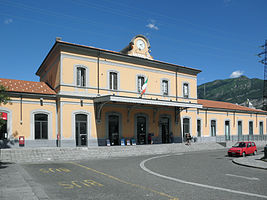 Das Empfangsgebäude des Bahnhofes in Lecco