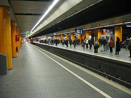 S-Bahn-Gleis 1 Richtung Ostbahnhof, rechts Bahnsteig zum Einstieg, links Bahnsteig zum Ausstieg