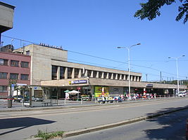 Bahnhof Praha-Smíchov, Straßenseite