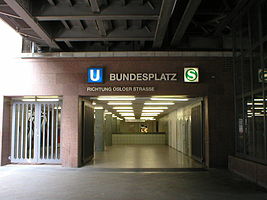 Kombinierter Eingang zur S- und U-Bahn