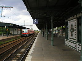 Bahnhof Schöneweide - Auf der linken Seite ist ein Zug der früheren Regionalbahnlinie RB36 zu sehen