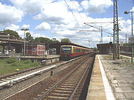 S-Bahn im Bahnhof Wannsee