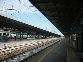 Bahnsteige des Bahnhofs