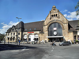 Empfangsgebäude des Wormser Hauptbahnhofes von Osten aus
