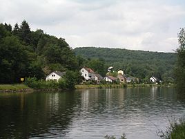 Blick auf Dreisbach vom gegenüberliegenden Saarufer
