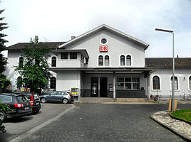 Der Haupteingang im Empfangsgebäude zum Bahnhof Oppenheim
