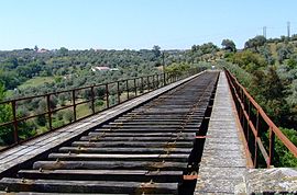 Stillgelegte Eisenbahnbrücke nahe Torre da Gadanha