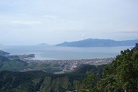 Caraguatatuba mit Ilhabela im Hintergrund