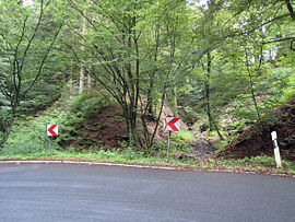 Halde der Grube Elisa in der scharfen Kurve nördlich von Stockberg