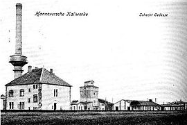 Tagesanlagen der Hannoverschen Kaliwerke vor 1910 mit dem hölzernen Abteufgerüst des Schachtes Oedesse