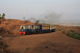 Zug am Bahnhof Jammu Patti