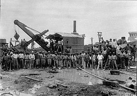 Arbeiter der Bauxitfabrik in Moengo, ca. 1930