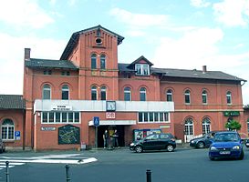 Empfangsgebäude des Kirchhainer Bahnhofs (Straßenseite)