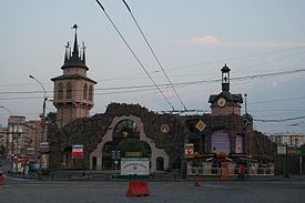 Moscow Zoo Entrance.jpg