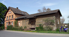 Bahnhof Undenheim-Köngernheim mit Güterschuppen (Straßenseite)