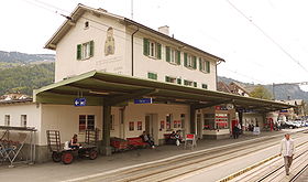 Empfangsgebäude des Bahnhofs