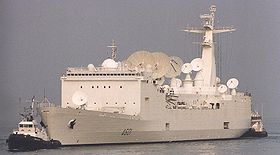 Das französische Aufklärungsschiff Monge beim Einlaufen in den Hafen von Le Havre (1999)