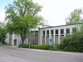 Freising, Josef-Hofmiller-Gymnasium, Altbau und Eingang .JPG