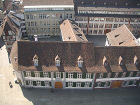 Gymnasium am Münsterplatz vom Basler Münster aus gesehen