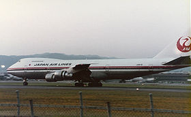 JA8119 at itami airport 1982.jpg