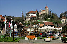 Dorf und Schloss Lucens