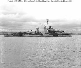 USS Mahan vor dem Mare Island Navy Yard, Kalifornien, 21. Juni 1944 (Tarnschema 31, Design 23d)