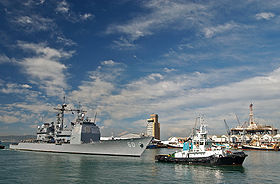 Die Normandy wird in den Hafen von Kapstadt geschleppt