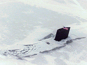Die Scranton taucht 2001 am Nordpol auf