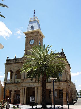 Warwick Queensland Town Hall (2104482620).jpg