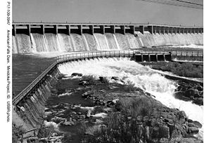 Staumauer des American Falls Reservoir 1947