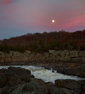 Vollmond am frühen Abend, Great Falls, Virginia