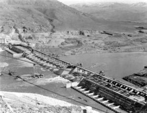 Grand Coulee Dam construction.jpg