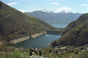 Lago di Vogorno von Mergoscia aus gesehen, im Hintergrund der Lago Maggiore