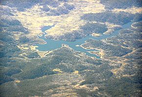 Luftbild des Tooma Reservoirs