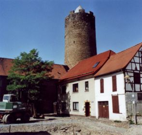 Bergfried vom Stadtzentrum aus (2006)