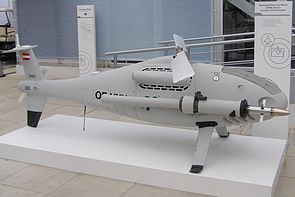 Schiebel S-100 Camcopter bestückt mit einer Lightweight Multirole Missile auf der Farnborough Airshow 2008