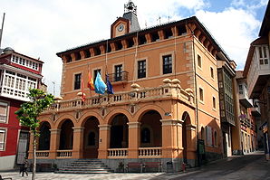 Ayuntamiento de Tineo.JPG