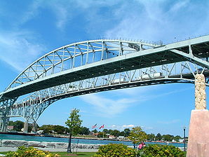 Die Blue Water Bridge von der kanadischen Seite aus gesehen